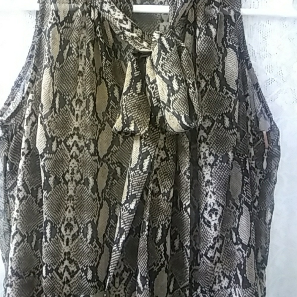 Feminine Animal Print Fit & Flare Dress Lightweight Flowy Resort Date Night - Picture 3 of 8